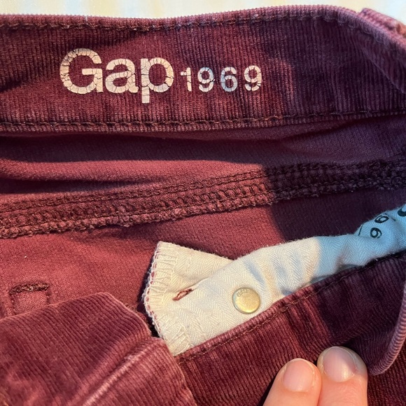 Gap Burgundy Corduroy Low-Rise Skinny Pants - Picture 4 of 5